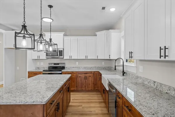$384,900 | 162 Valley Point Drive Southeast, Dalton, GA 30721