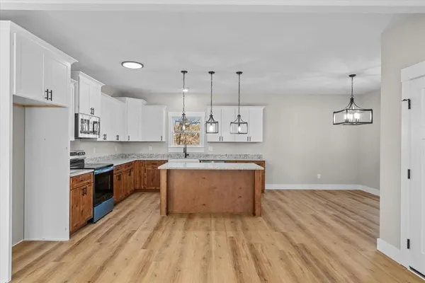 $384,900 | 162 Valley Point Drive Southeast, Dalton, GA 30721