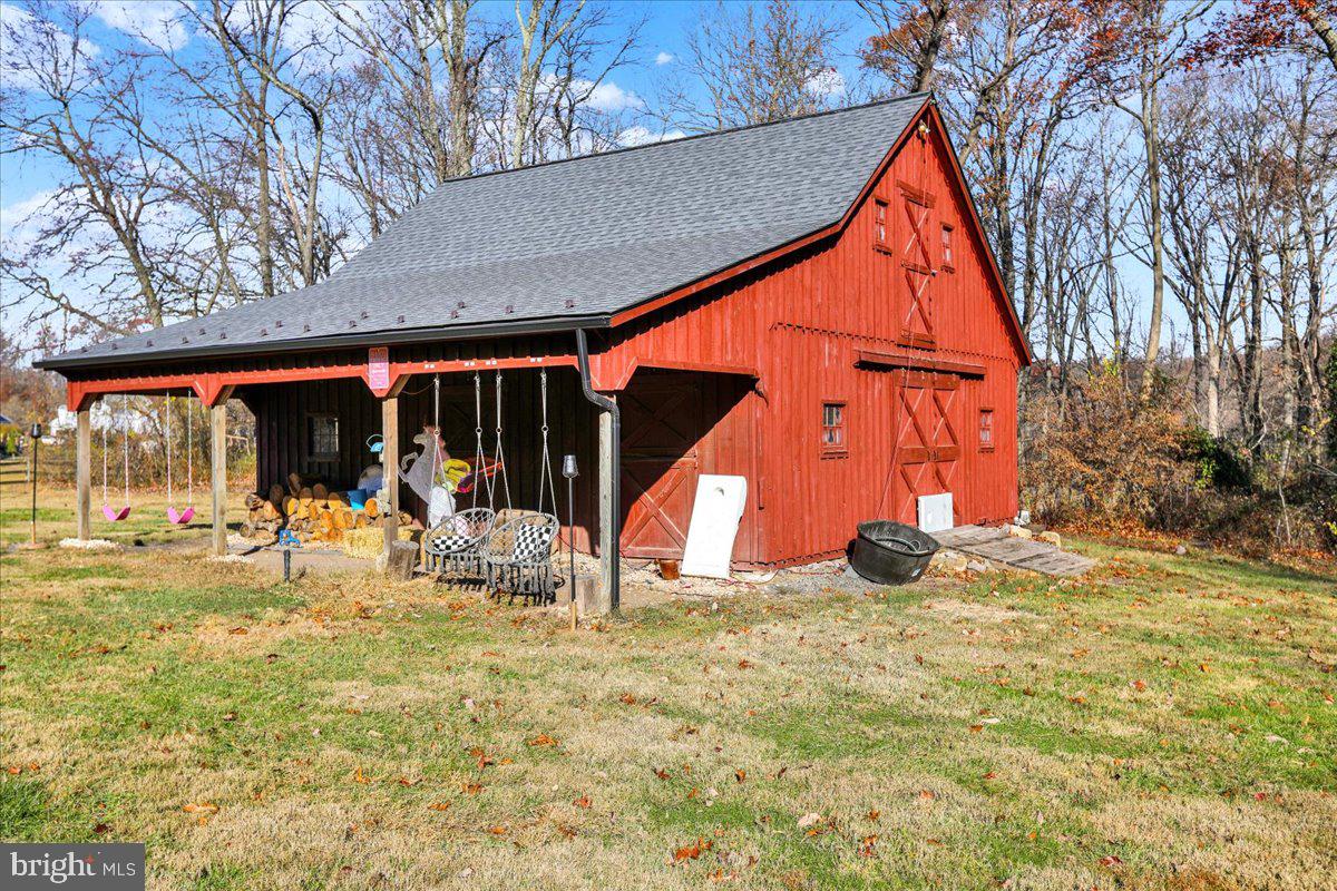 2880 Chestnut Hill Road Pottstown, PA 19465 - Photo 37 of 39 Wonderful Horse Barn