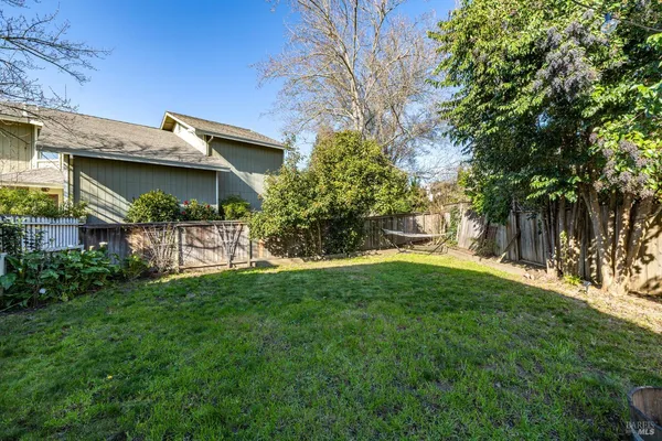 $799,999 | 207 Othello Court, Windsor, CA 95492