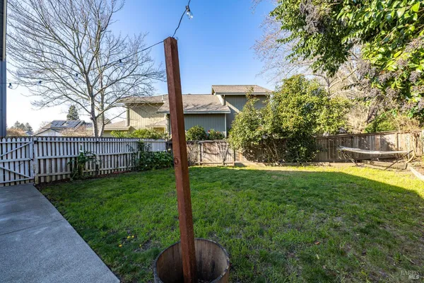 $799,999 | 207 Othello Court, Windsor, CA 95492