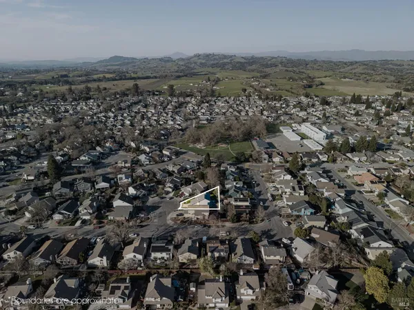 $799,999 | 207 Othello Court, Windsor, CA 95492