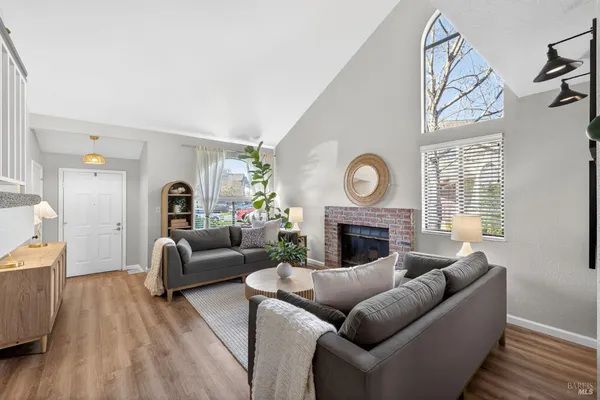 $799,999 | 207 Othello Court, Windsor, CA 95492