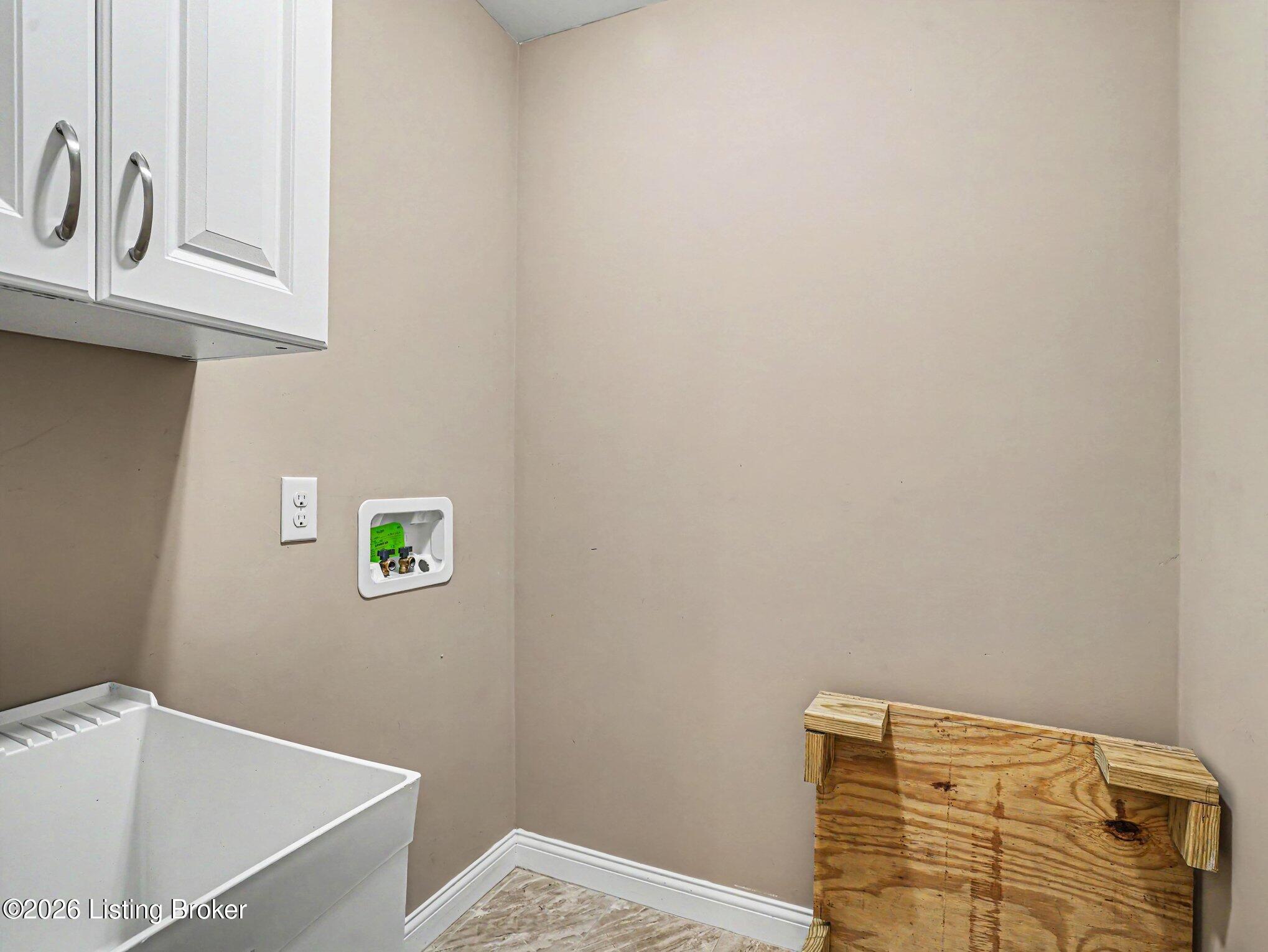 4624 Dohn Road Louisville, KY 40216 - Photo 26 of 34 015_file_2124