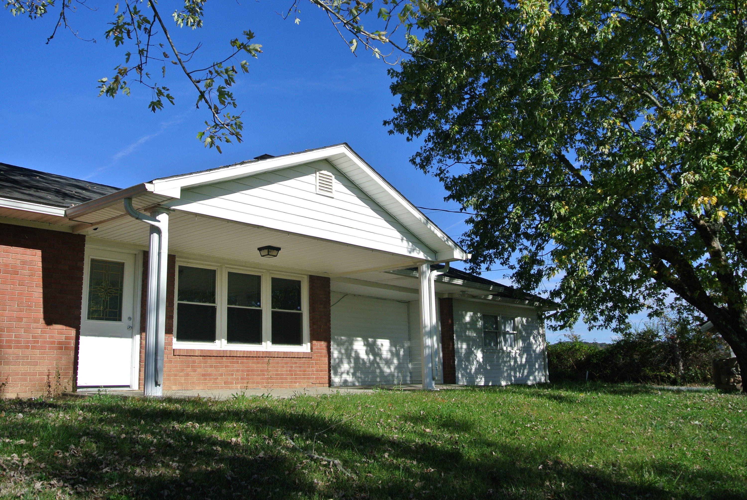 135 Fox Mays Road Greeneville, TN 37745 - Photo 2 of 36 DSC_3957