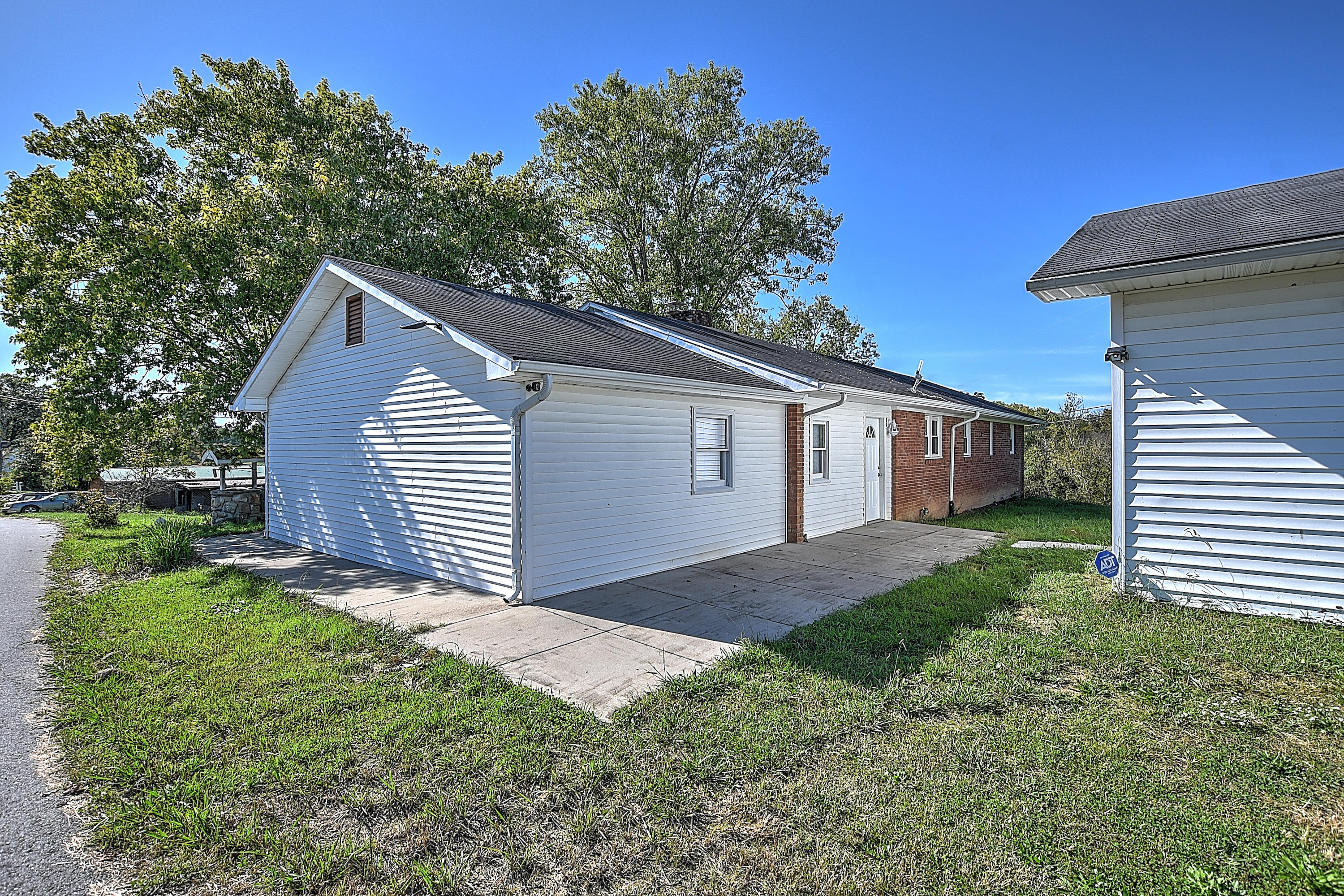 135 Fox Mays Road Greeneville, TN 37745 - Photo 5 of 36 135 Fox Mays-2
