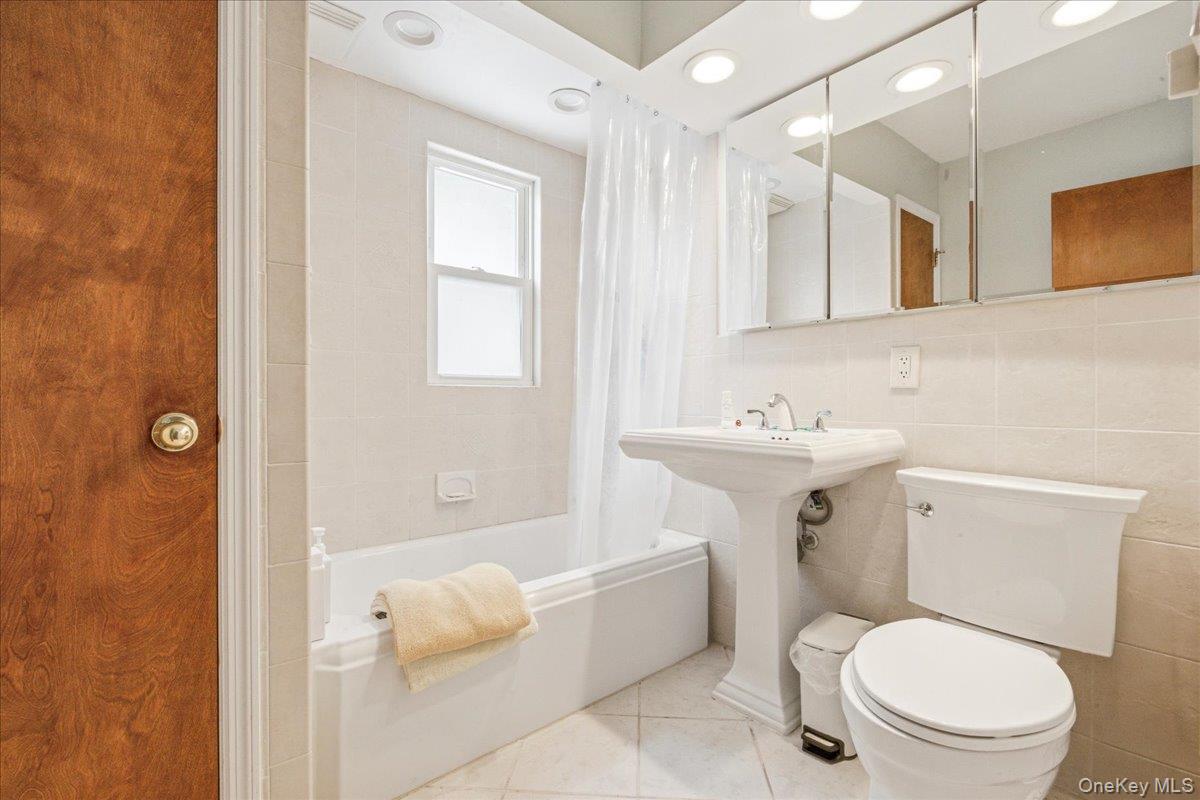 85-26 67th Road Queens, NY 11374 - Photo 33 of 43
