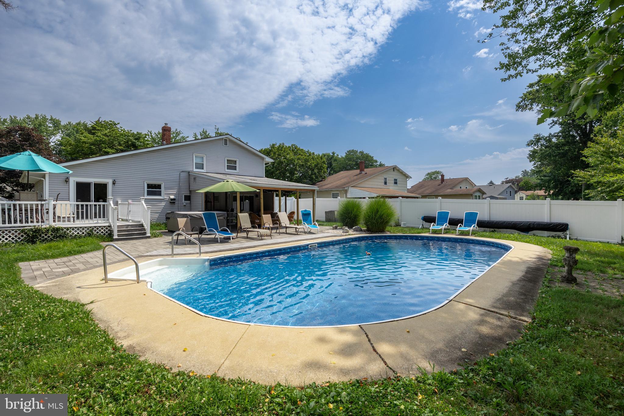 528 Beverly Drive Magnolia, NJ 08049 - Photo 5 of 11 In-ground Pool