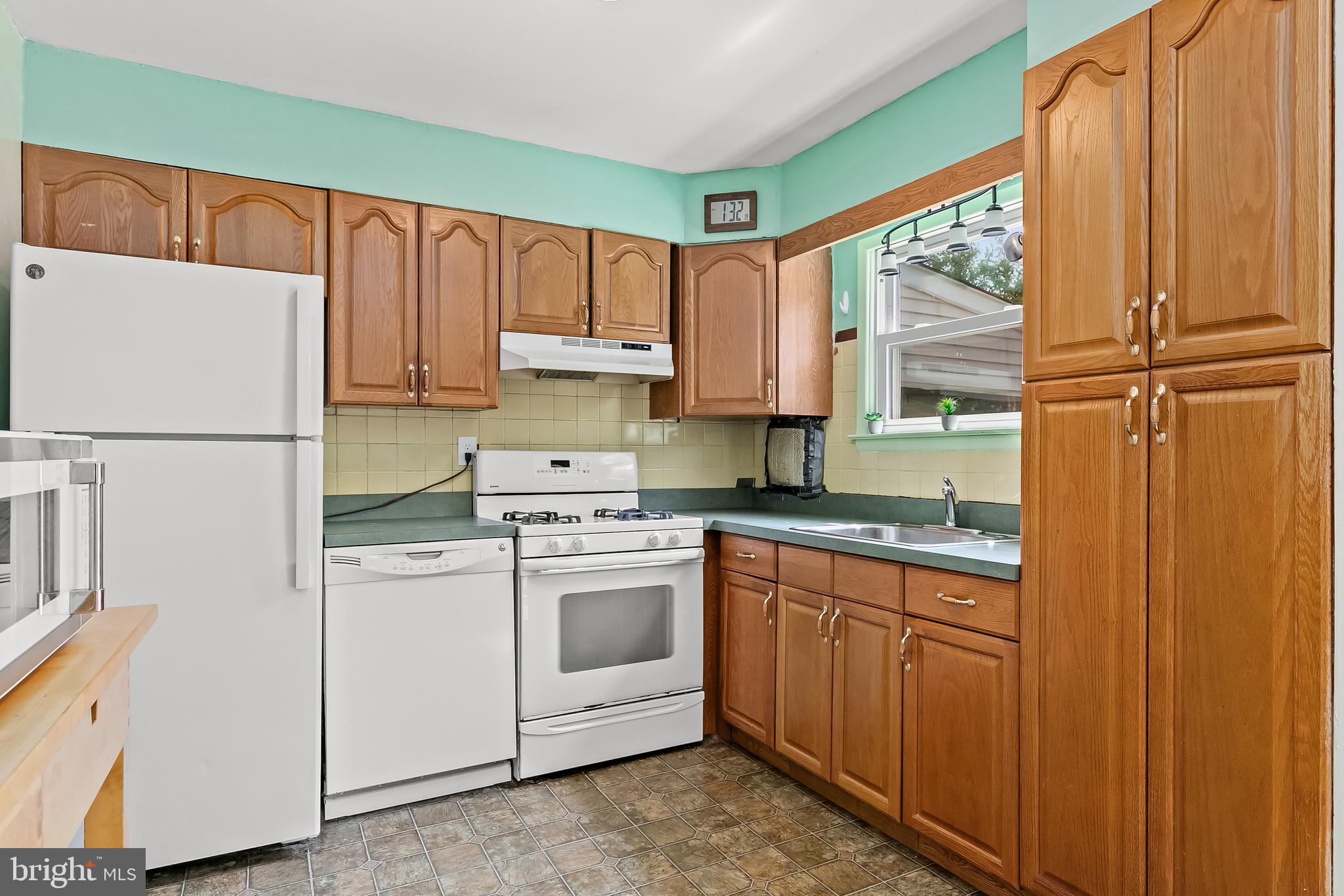 528 Beverly Drive Magnolia, NJ 08049 - Photo 10 of 11