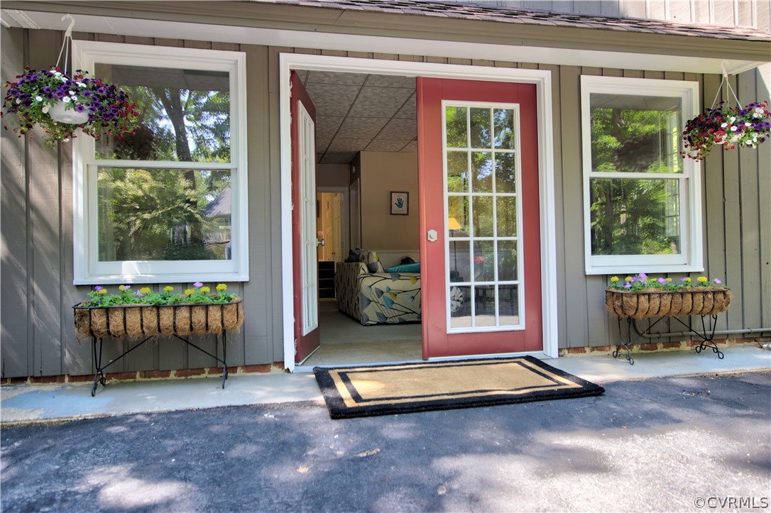 13711 Elmstead Road Midlothian, VA 23113 - Photo 29 of 47 a building outdoor space with seating area