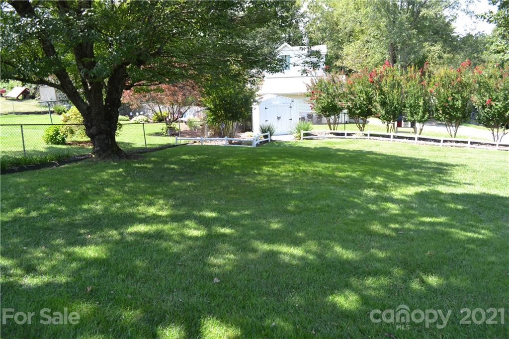 30 Edgewood Road Candler, NC 28715 - Photo 16 of 17 Gallery Image 16