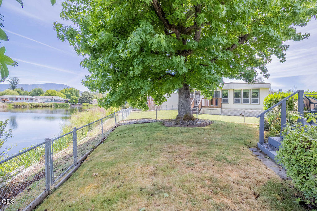 314 Bandy Way Grants Pass, OR 97526 - Photo 9 of 34