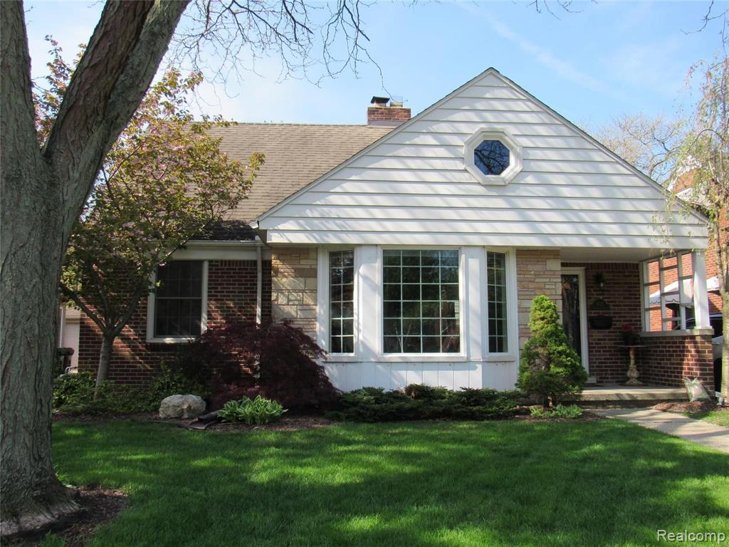 1635 Fairholme Road Grosse Pointe Woods, MI 48236 - Photo 3 of 42