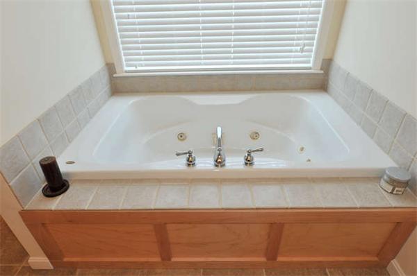 39 Cavanaugh Road Framingham, MA 01701 - Photo 15 of 28 Gallery Image 15