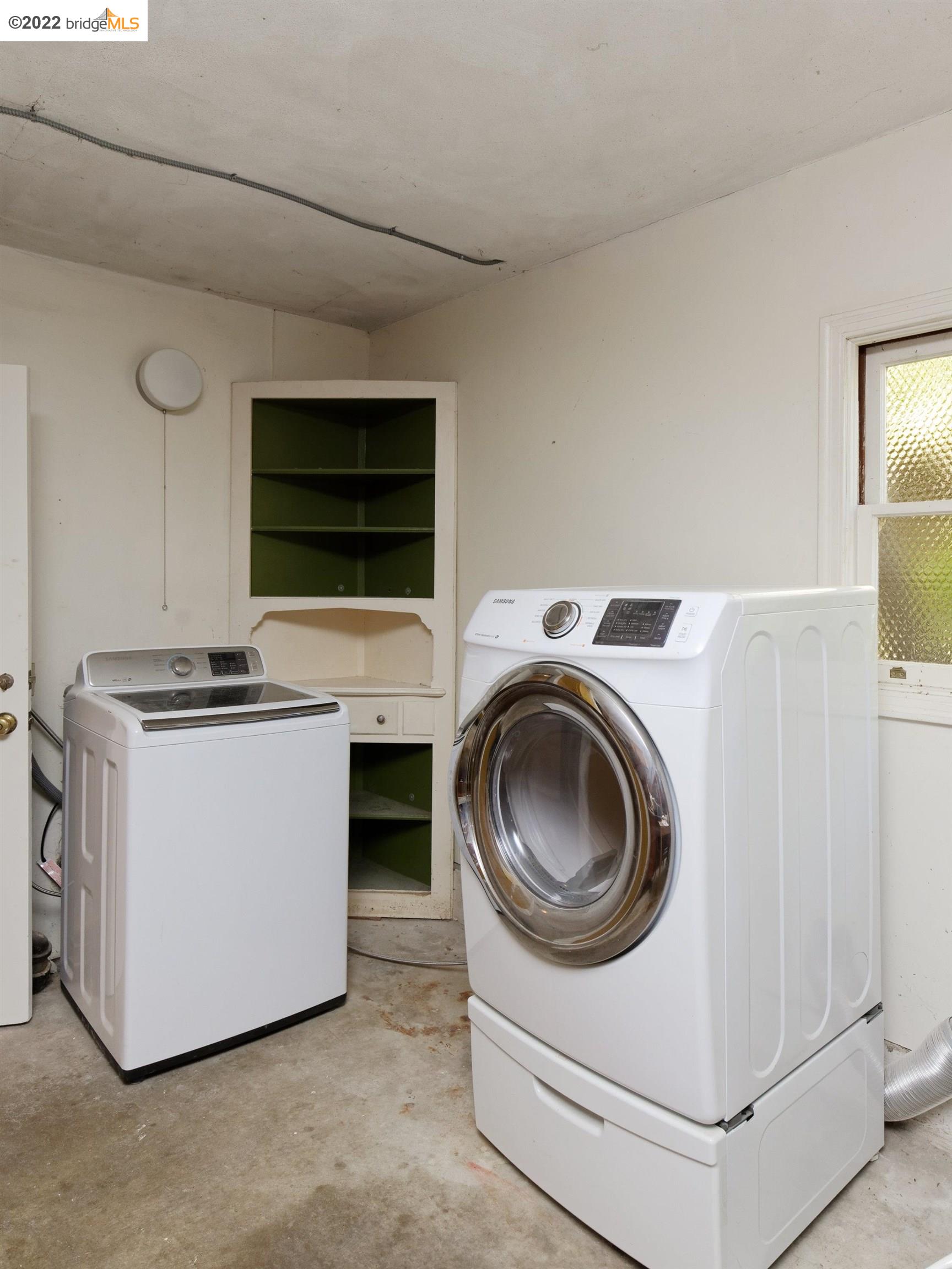 920 Spruce Street Berkeley, CA 94707 - Photo 34 of 36 a utility room with dryer and washer