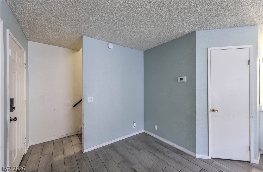 581 Carleton Drive Henderson, NV 89014 - Photo 12 of 37 The wood-look tile flooring in this entry provides a welcoming and durable pathway into the home.