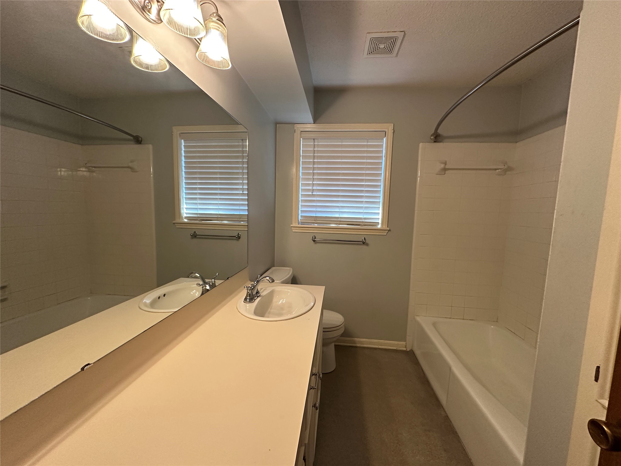 1304 Allison Street Brenham, TX 77833 - Photo 19 of 27 Guest bath with tub/shower combo