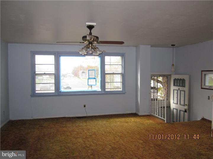 3001 Comly Road Philadelphia, PA 19154 - Photo 3 of 9 Living Room