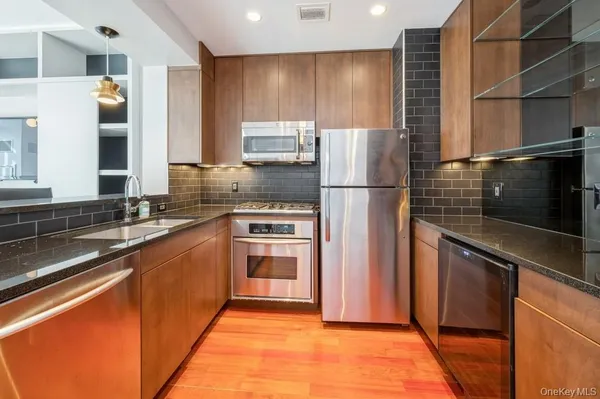 $449,900 | 175 Huguenot Street, Unit 1605, New Rochelle, NY 10801