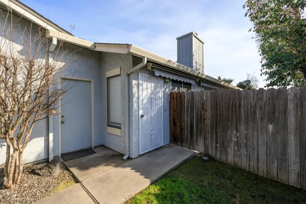 $420,000 | 1296 Spruce Lane, Unit 20, Manteca, CA 95336