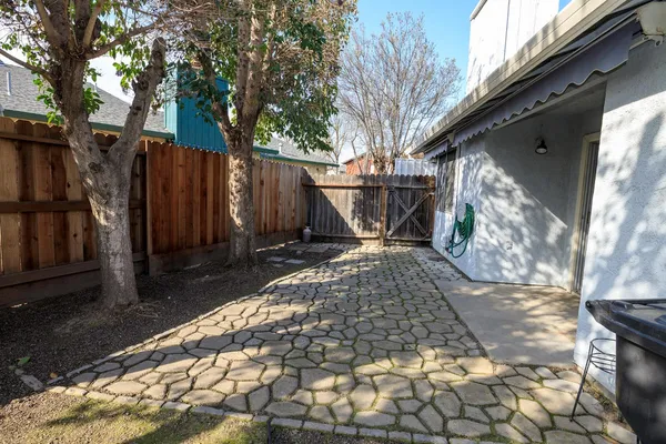 $420,000 | 1296 Spruce Lane, Unit 20, Manteca, CA 95336