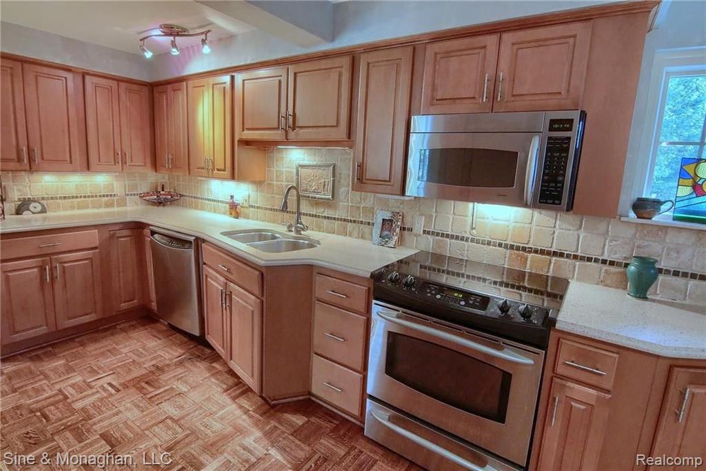 904 Pemberton Road Grosse Pointe Park, MI 48230 - Photo 10 of 30