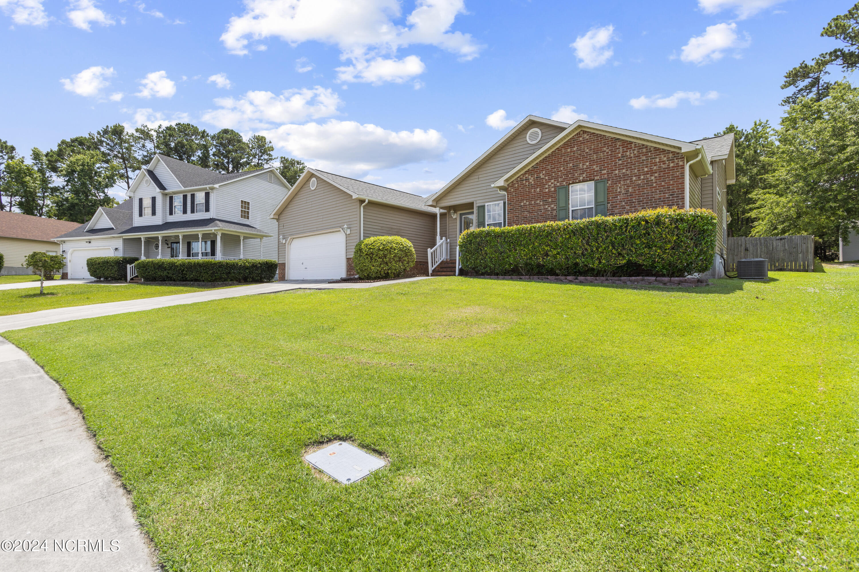 411 Southbridge Drive Jacksonville, NC 28546 - Photo 3 of 25 02