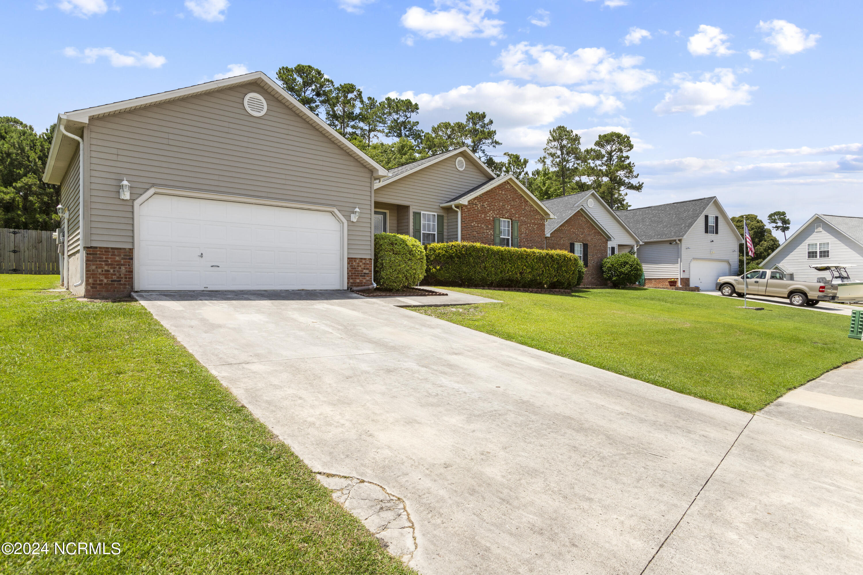 411 Southbridge Drive Jacksonville, NC 28546 - Photo 4 of 25 03