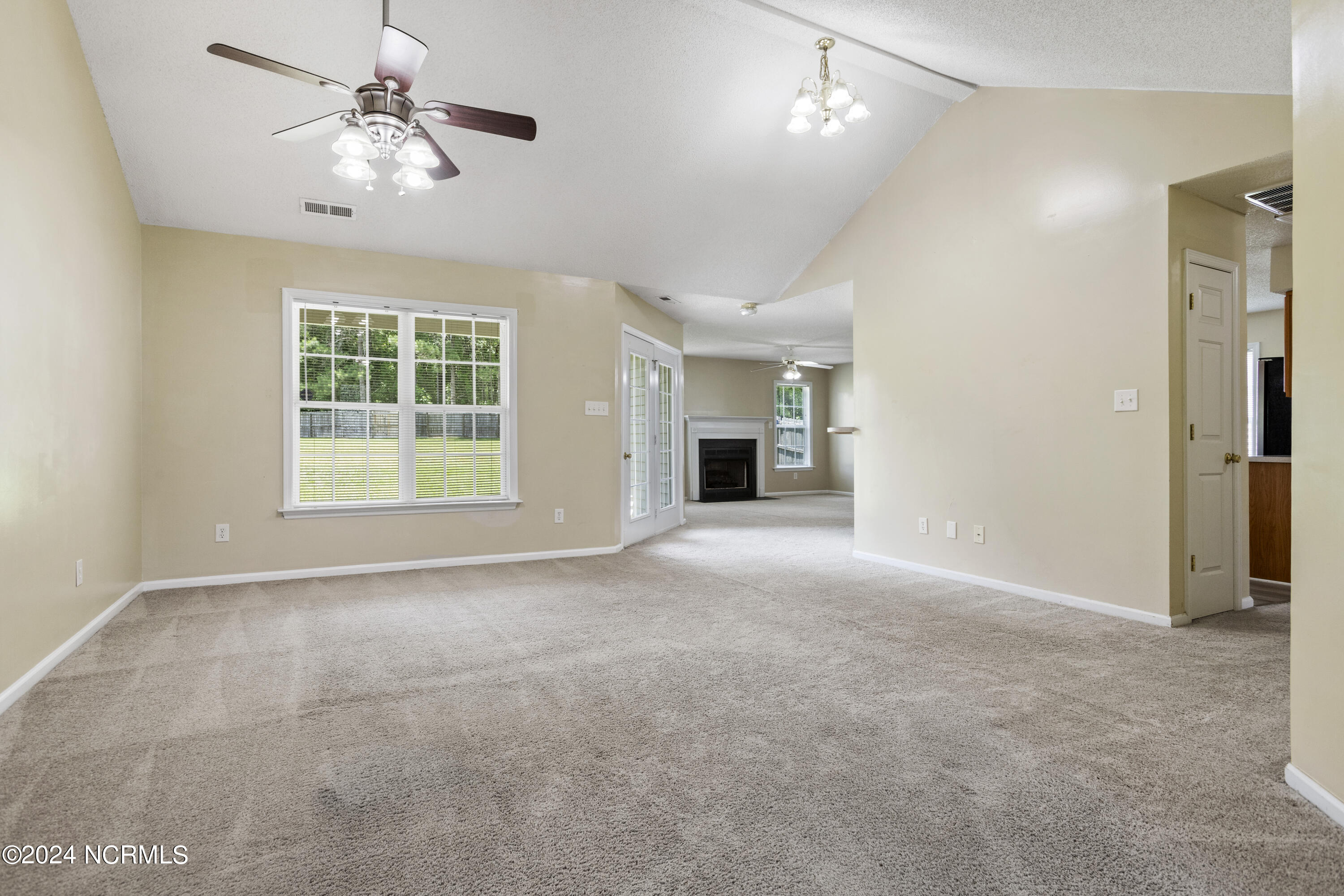 411 Southbridge Drive Jacksonville, NC 28546 - Photo 5 of 25 05