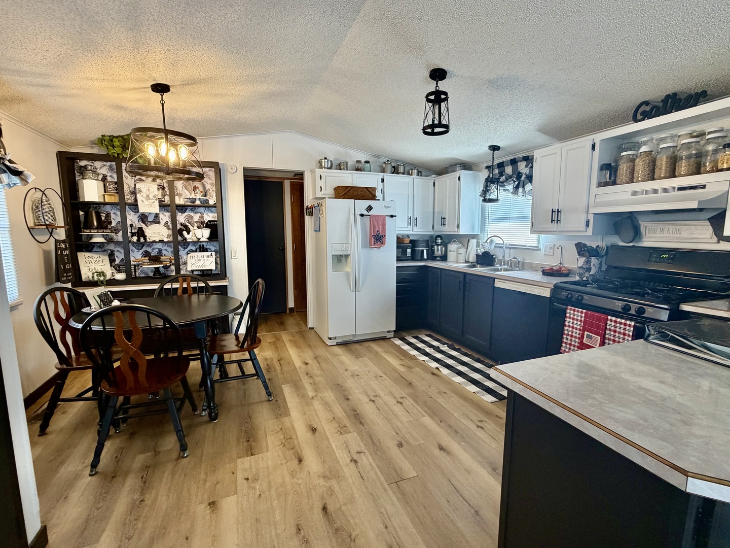 291 Highway 2, Unit 206 Dixon, IL 61021 - Photo 2 of 9