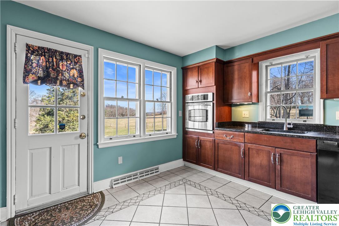 2016 Stonesthrow Road Bethlehem, PA 18015 - Photo 11 of 58