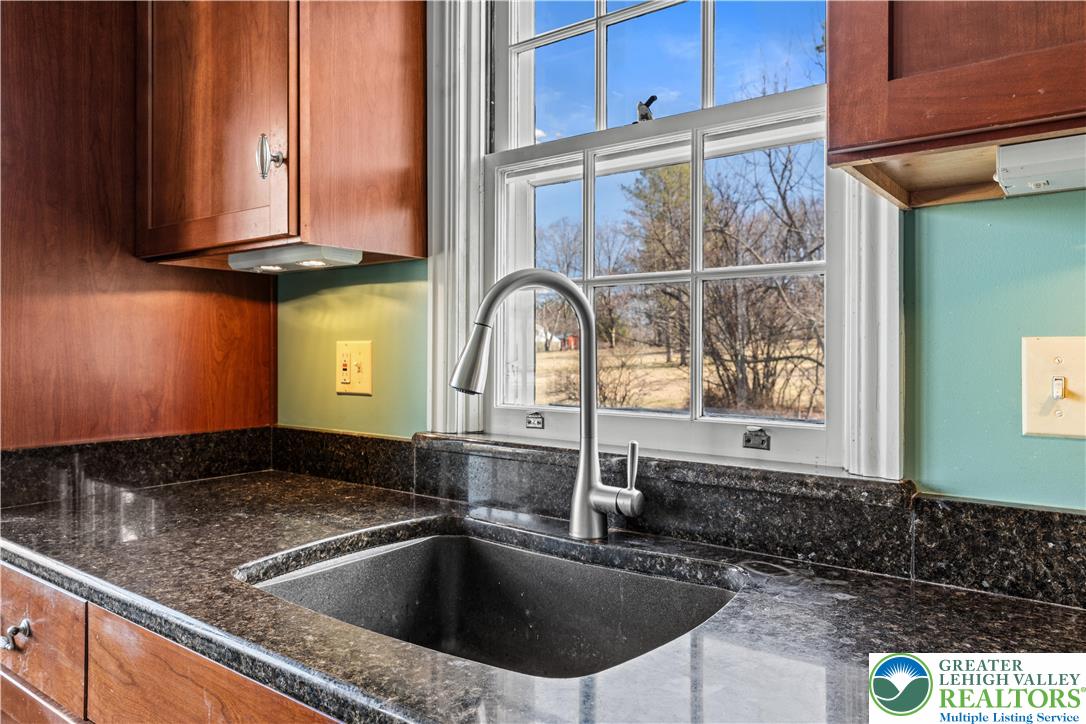 2016 Stonesthrow Road Bethlehem, PA 18015 - Photo 12 of 58