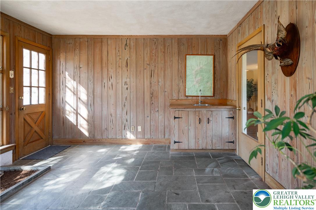 2016 Stonesthrow Road Bethlehem, PA 18015 - Photo 24 of 58