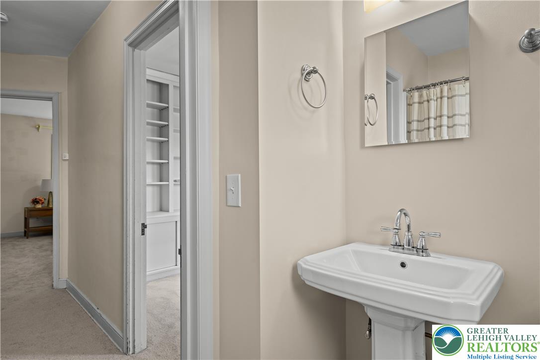 2016 Stonesthrow Road Bethlehem, PA 18015 - Photo 28 of 58