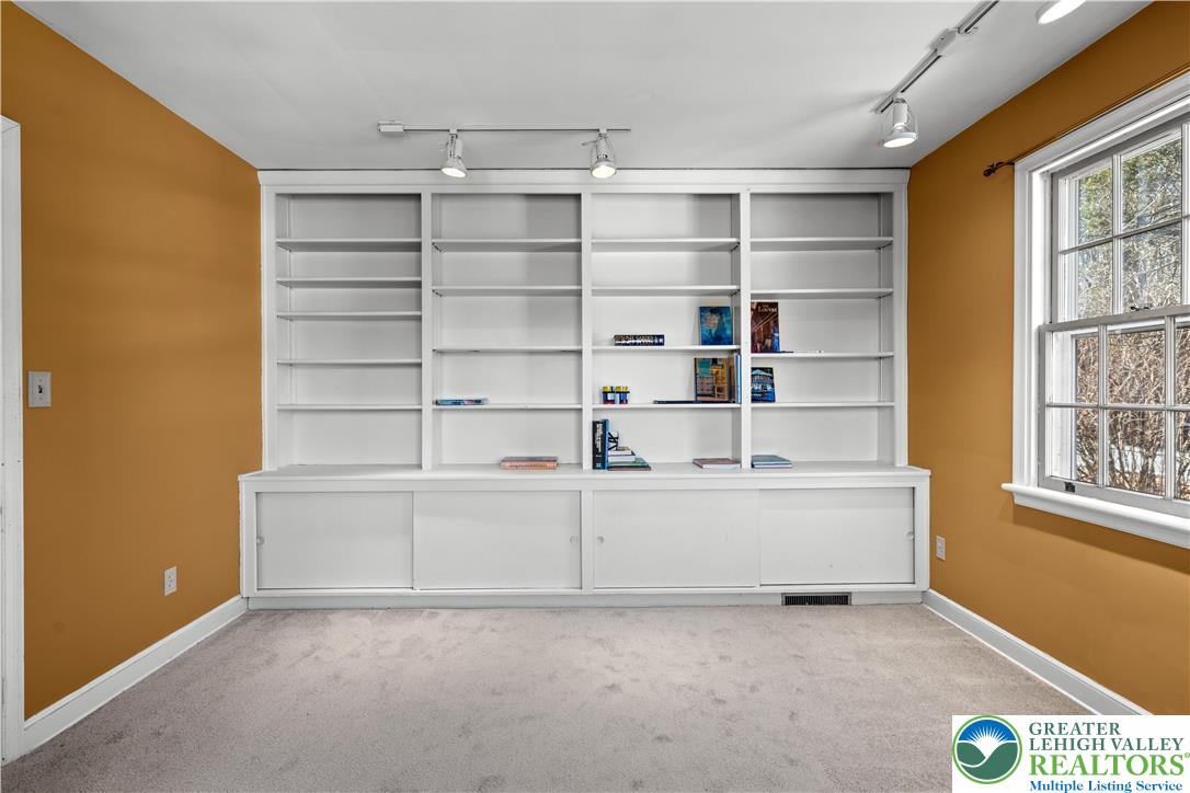 2016 Stonesthrow Road Bethlehem, PA 18015 - Photo 30 of 58