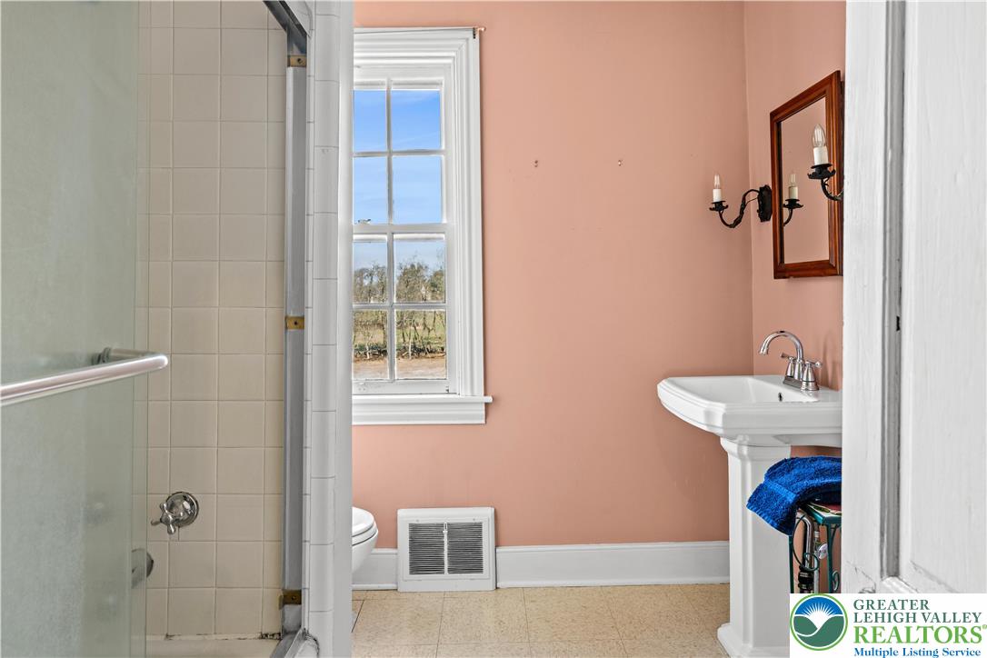 2016 Stonesthrow Road Bethlehem, PA 18015 - Photo 40 of 58