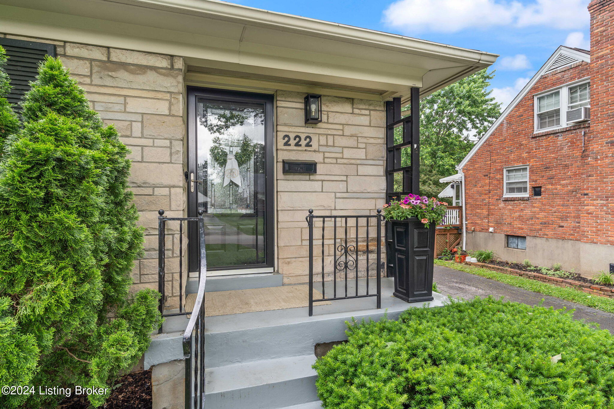 222 Tyne Road Louisville, KY 40207 - Photo 4 of 43 12-Cold Friday 8
