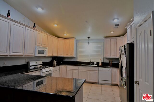 21724 Mid Way Tehachapi, CA 93561 - Photo 19 of 44 Gallery Image 19