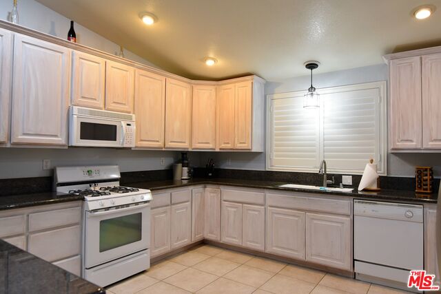 21724 Mid Way Tehachapi, CA 93561 - Photo 21 of 44 Gallery Image 21