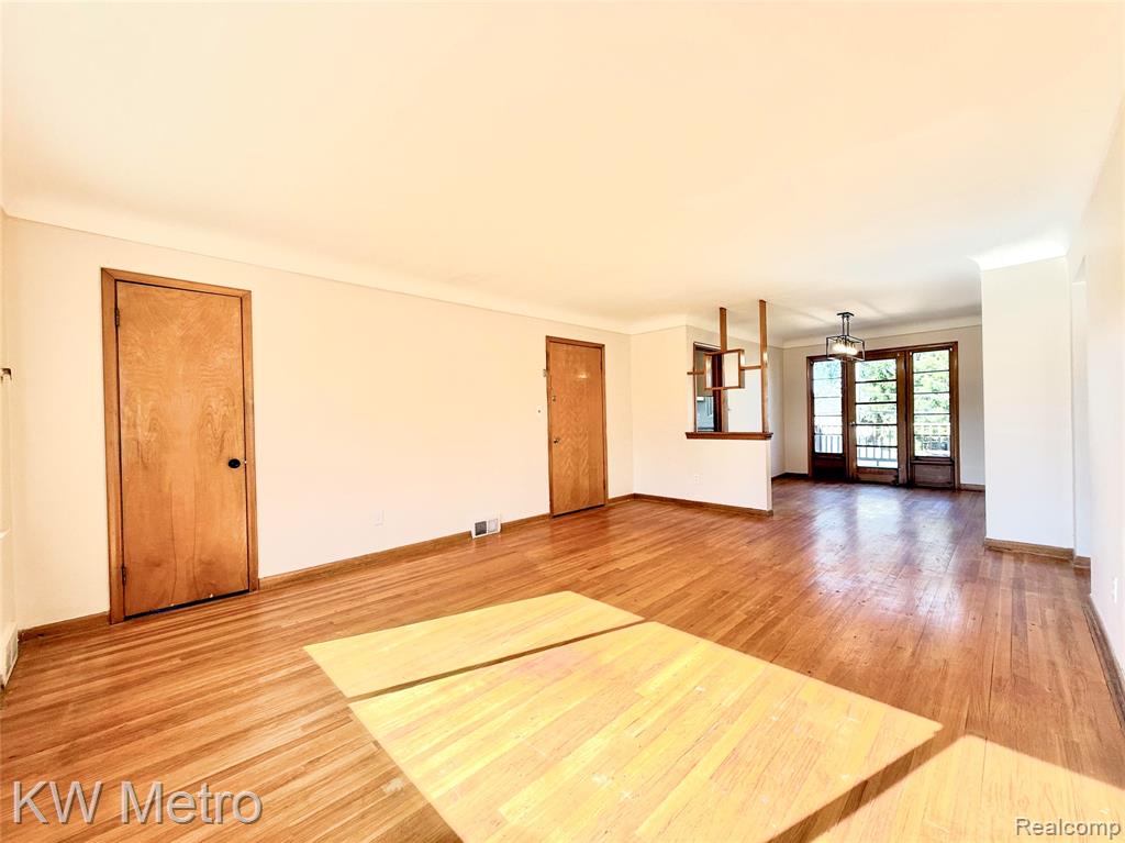 2182 Vernier Road Grosse Pointe, MI 48236 - Photo 9 of 32