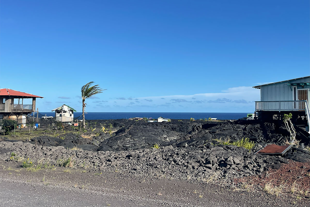 67 A Chain Of Craters Road Pahoa, HI 96778 - Photo 4 of 16 a view of a dry yard with wooden fence
