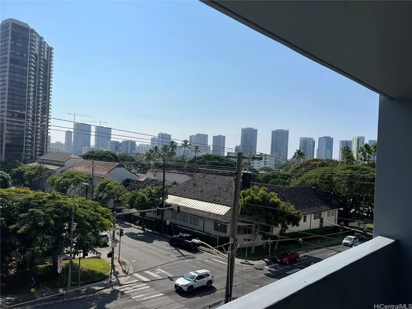 $1,400 | 824 Kinau Street, Unit 305, Honolulu, HI 96813