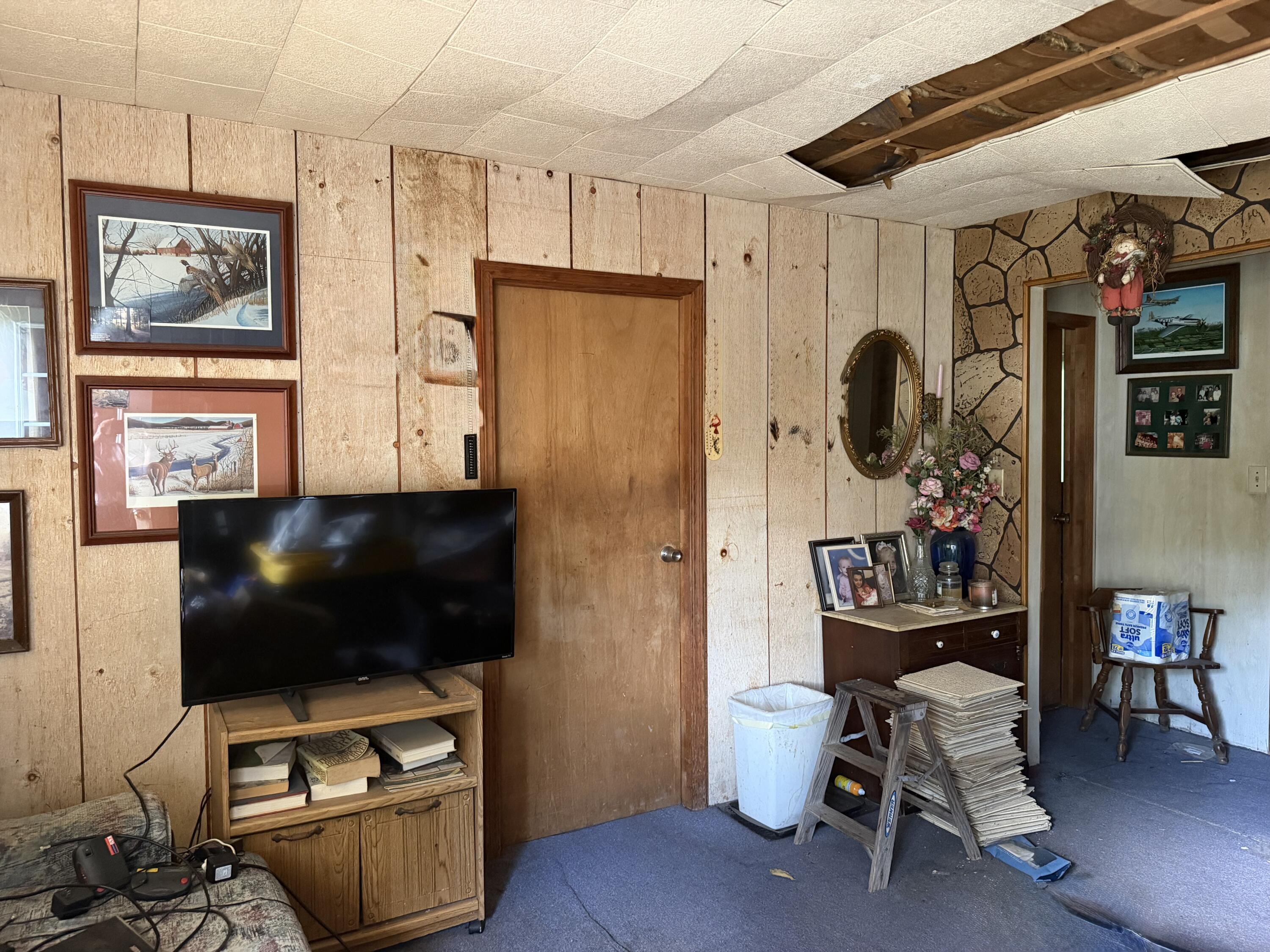 335 Smallwood Road Stanton, KY 40380 - Photo 13 of 46 Living Room