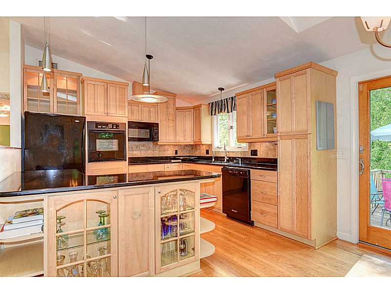 3 Simmons Road Barrington, RI 02806 - Photo 5 of 21 Kitchen.