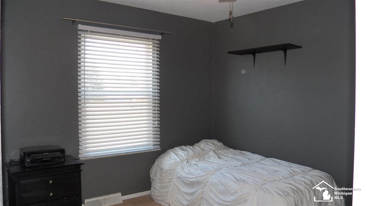 707 East Erie Road Temperance, MI 48182 - Photo 13 of 18 31376528-12.JPG