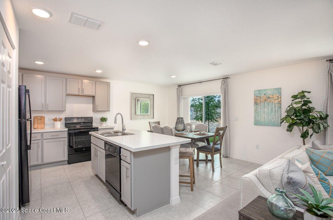549 Hallmark Street Southeast Palm Bay, FL 32909 - Photo 3 of 39 Violet 1