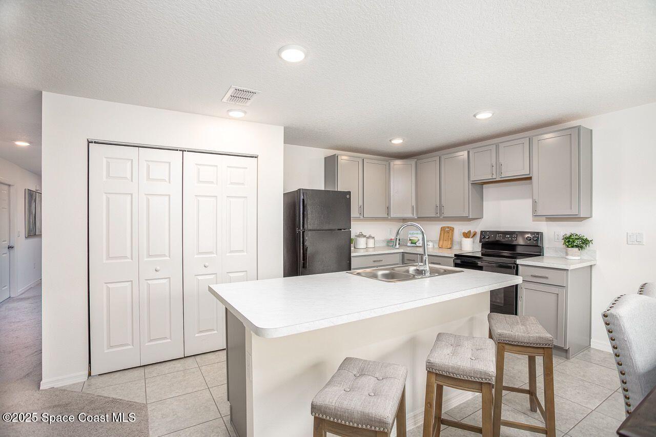 549 Hallmark Street Southeast Palm Bay, FL 32909 - Photo 4 of 39 Violet 2