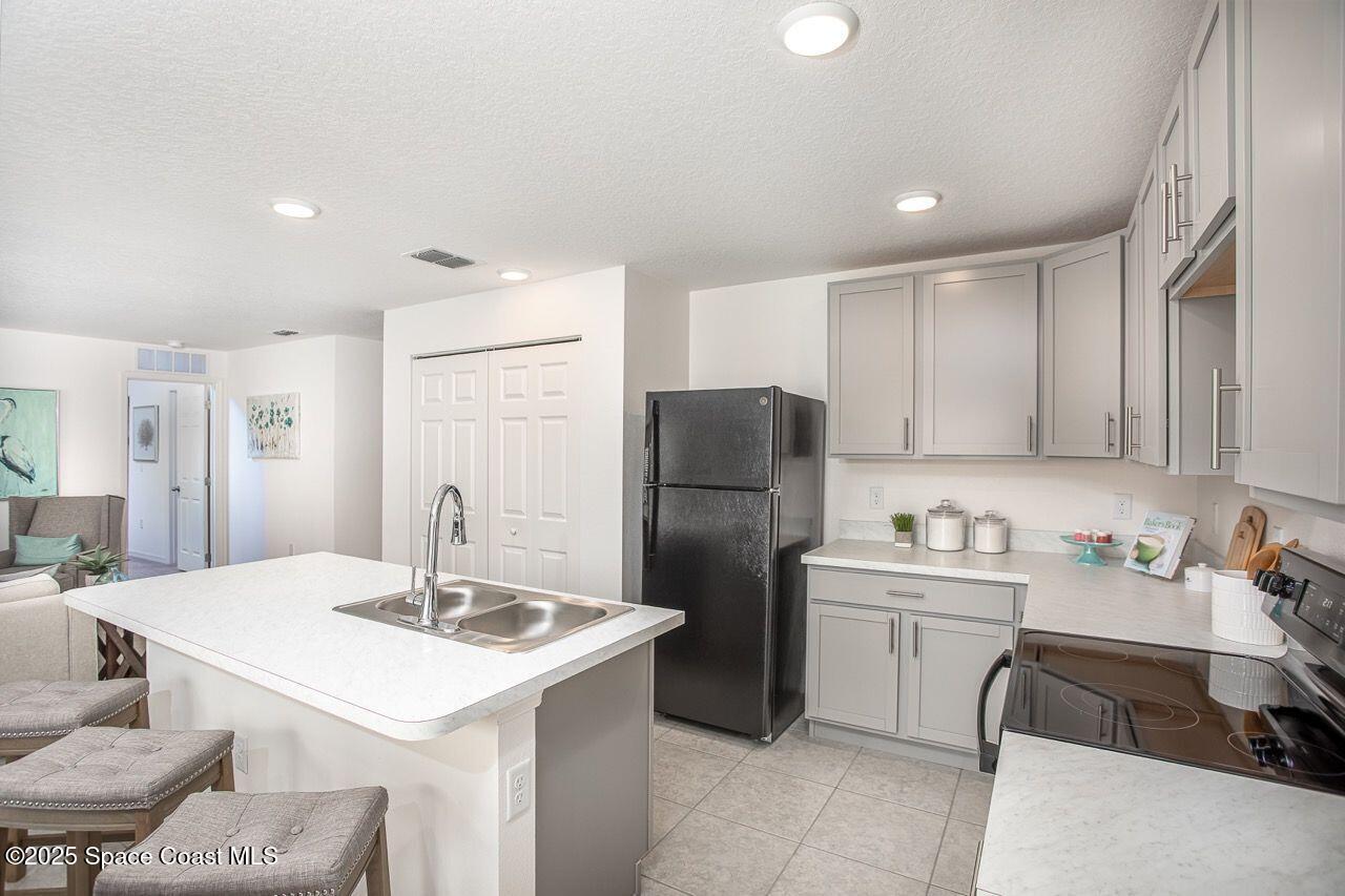 549 Hallmark Street Southeast Palm Bay, FL 32909 - Photo 5 of 39 Violet 3