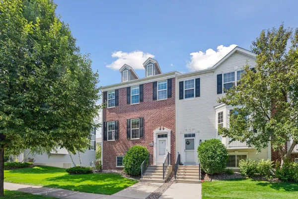 $339,500 | 1528 Savanna Drive, Shakopee, MN 55379