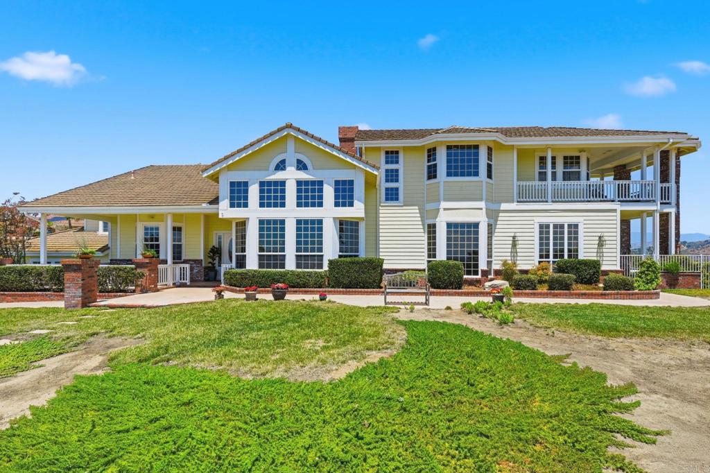 2292 Dos Lomas Fallbrook, CA 92028 - Photo 3 of 71 Front of estate
